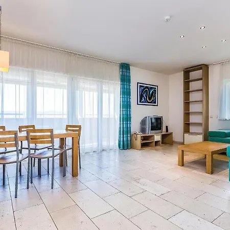 Апартаменты Stunning In With Sauna, 1 Bedrooms And Wifi Нови-Винодолски
